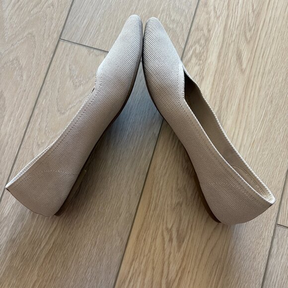 Old Navy Soft-Knit Pointed-Toe Ballet Flats size 8 - Picture 3 of 10